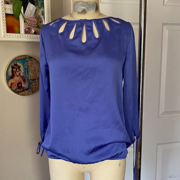 GUESS Periwinkle Silk Satin Keyhole collar Peasant Tunic Shirt *SMALL* - Picture 1 of 5